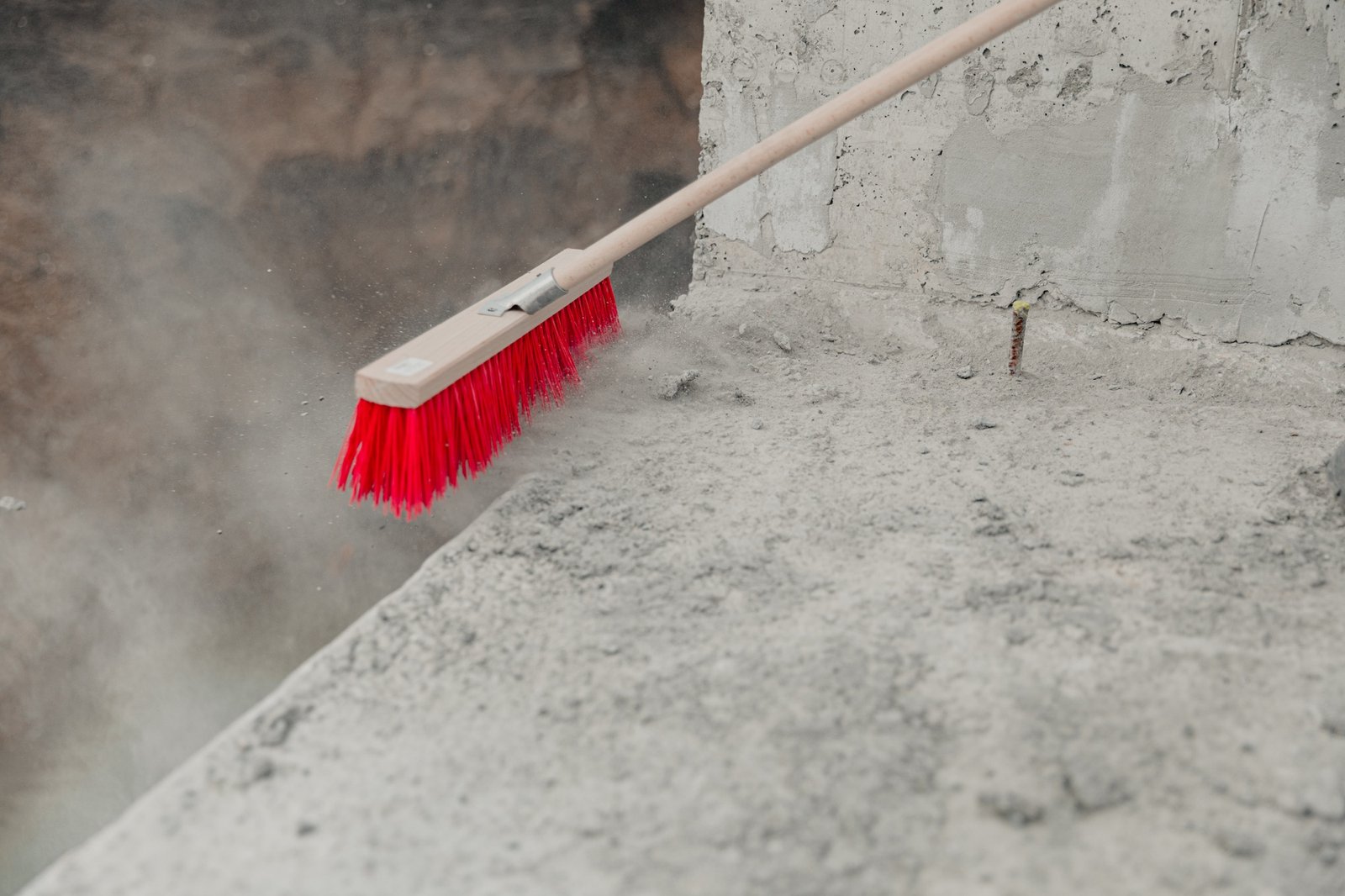 Hausfassade wird von Vogeldreck gereinigt